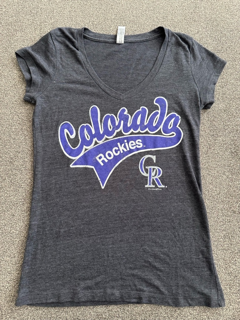 Women’s Colorado Rockies Graphic V-Neck Tee Charcoal.  Medium.  MLB